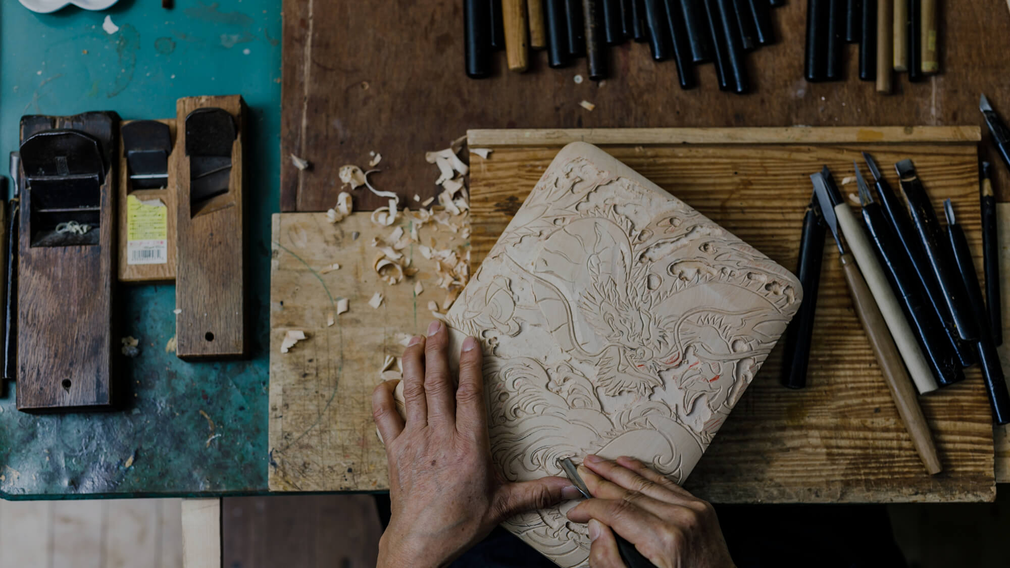 ケヤキの家紋額（鶴亀バージョン） | 木彫りの作品ギャラリー